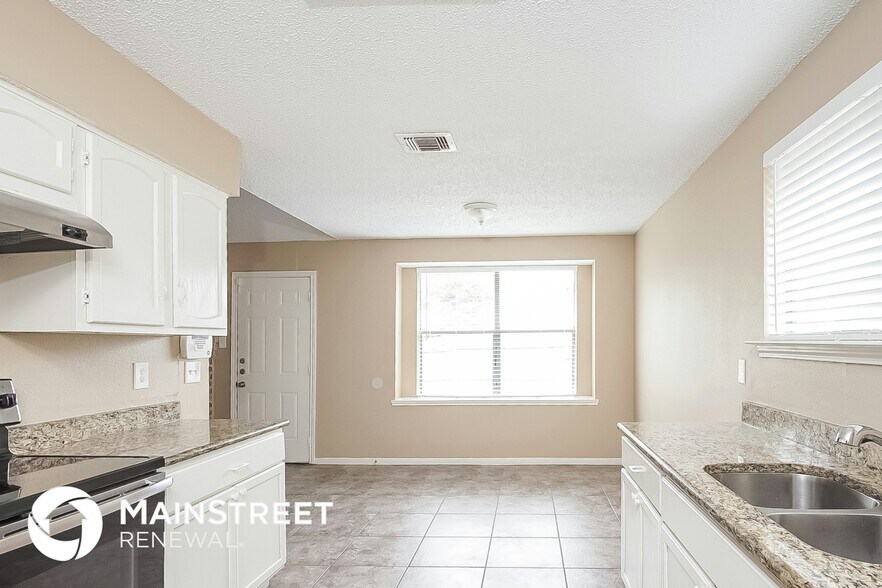 Building Photo - 15850 Alger Dr