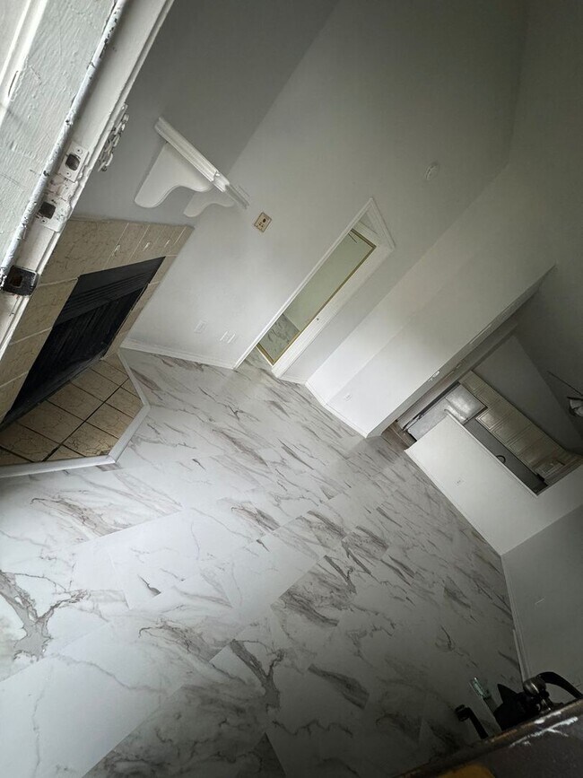 Building Photo - 6108 Abrams Rd