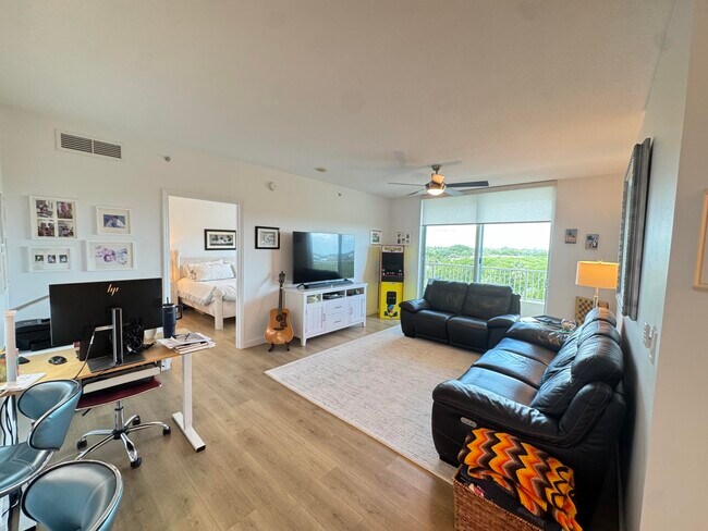 Building Photo - 700 E Boynton Beach Blvd