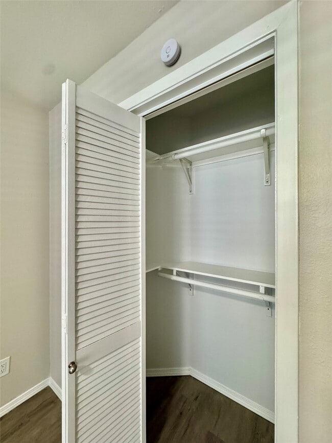 Building Photo - 303 Enid St