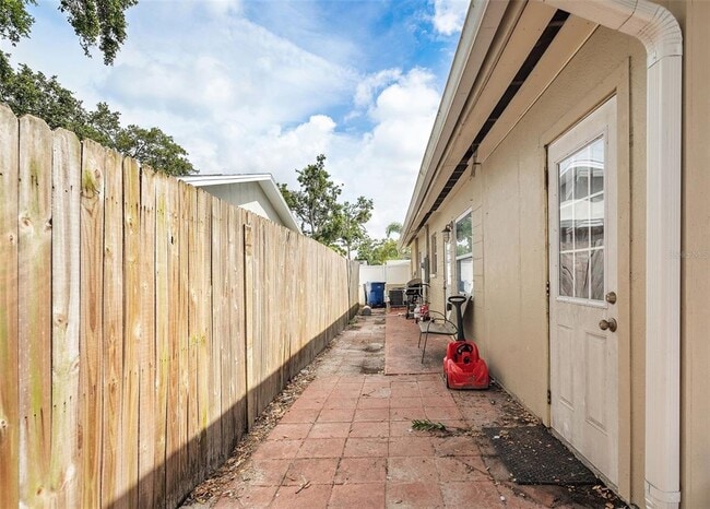 Building Photo - 5542 19th Ave N