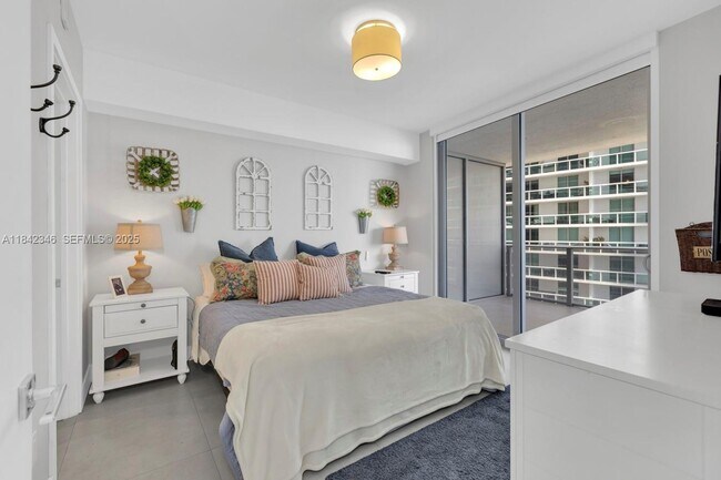 Building Photo - 488 NE 18th St