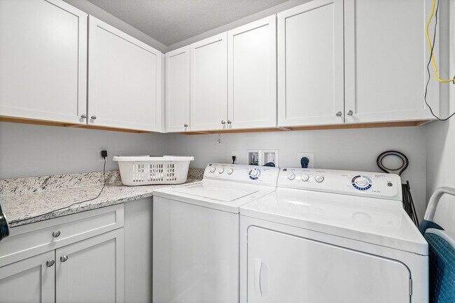 Building Photo - 342 Bay Colony Dr N
