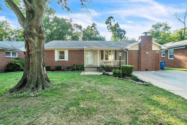 Primary Photo - 5230 S Marion Ave