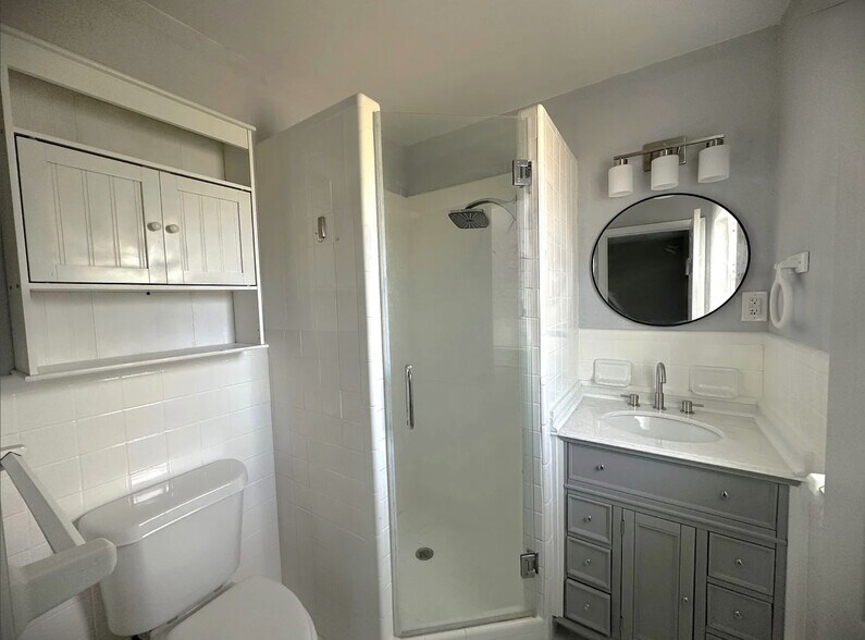 Building Photo - 2275 Hawthorne St