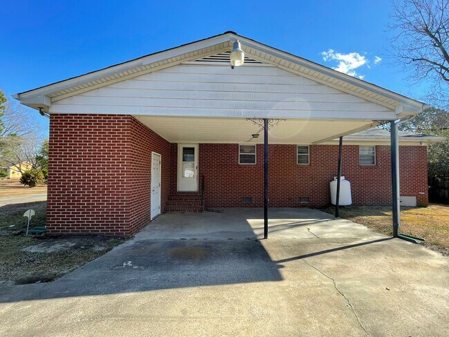 Building Photo - 903 N Audubon Ave