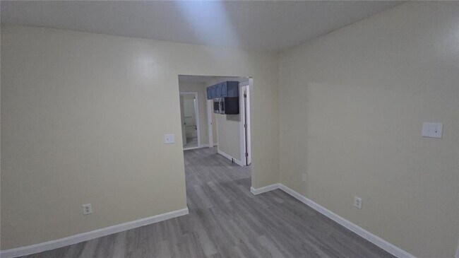 Building Photo - 494 Wood Ave