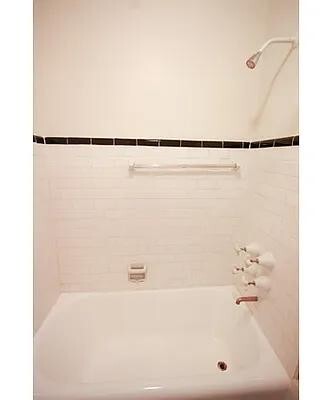 Building Photo - 208 W 23 St