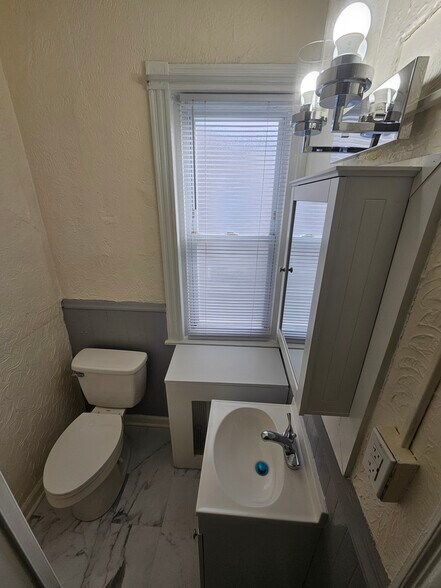 Building Photo - 132 W Douglass St