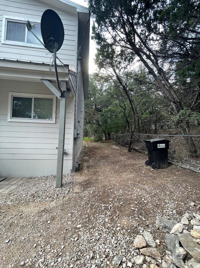 Building Photo - NEW ON MARKET