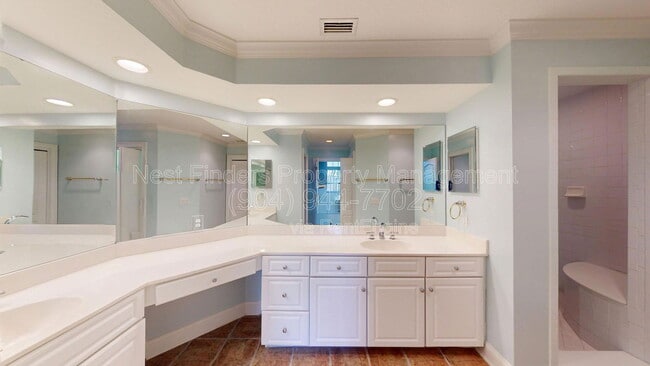 Building Photo - 330 N Shore Cir