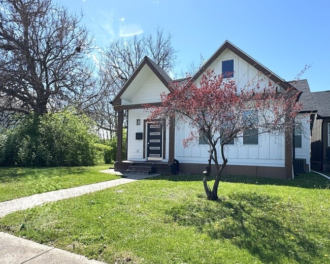 Building Photo - 1818 N Cornell Ave