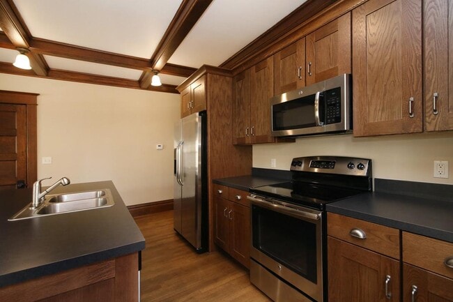 Building Photo - 360 Richard Terrace SE