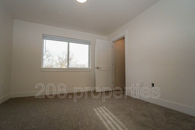 Building Photo - 4632 N Iota Ln