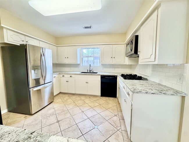 Building Photo - 8218 Edgemoor Dr