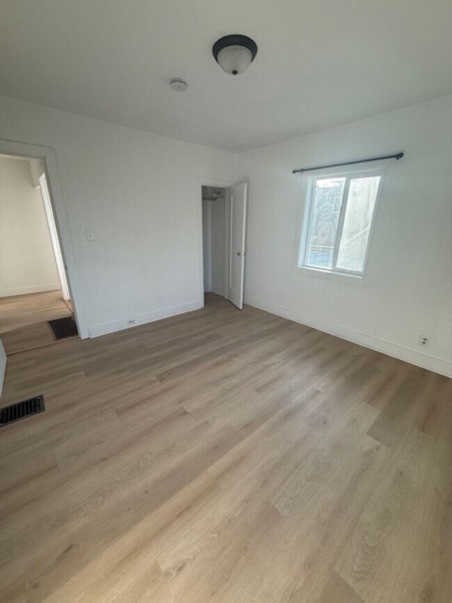 Building Photo - Hansen-PM-025-0262