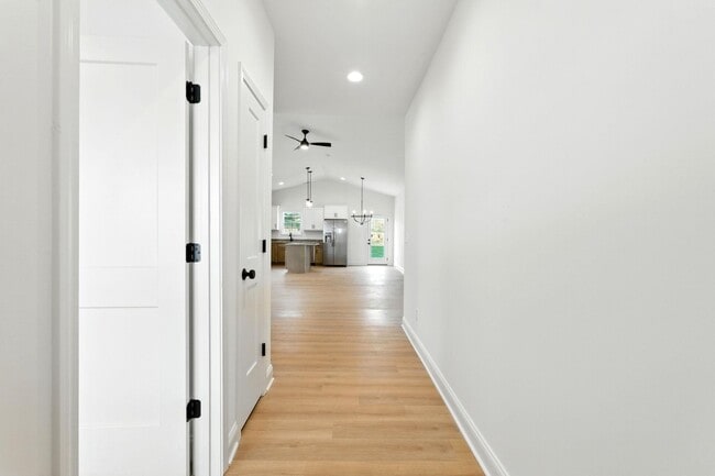 Building Photo - 1108 Mission Dr