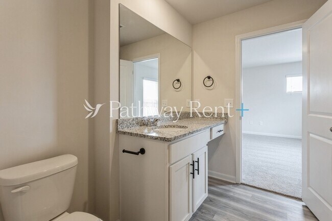 Building Photo - 608 Mackenzie Cv