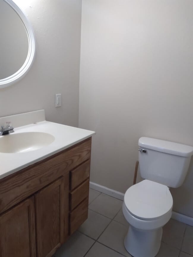 Building Photo - 711 S Poplar St