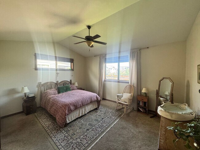 Building Photo - Large, Open Home with Beautiful Backyard and Oversized Garage