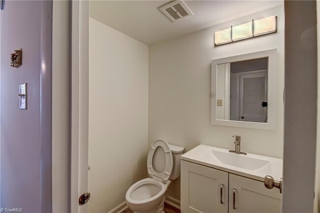 Building Photo - 115 S Mendenhall St