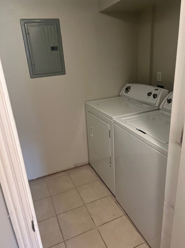 Building Photo - 607 E 2750 N