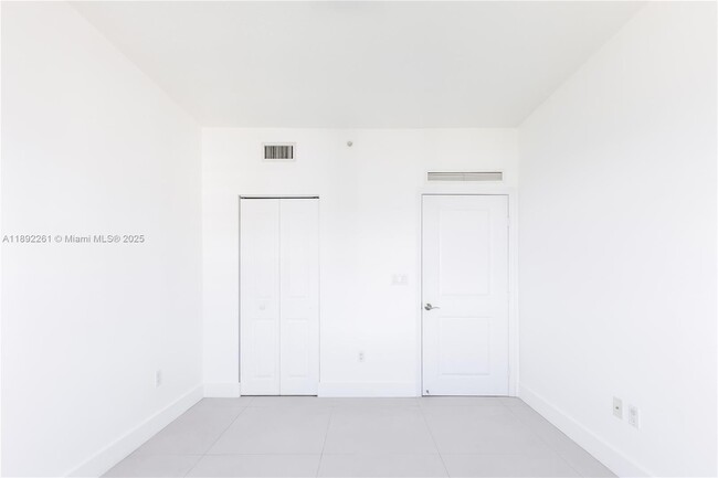Building Photo - 7900 Harbor Island Dr