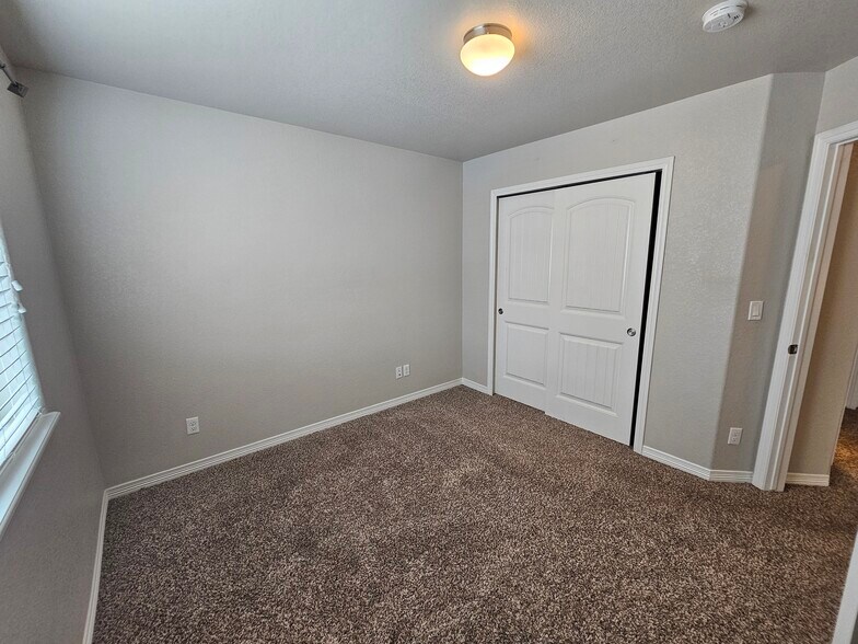 Building Photo - 9815 Silver Stirrup Dr