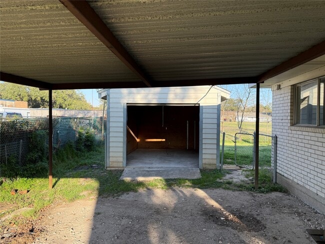 Building Photo - 1014 Robinson St