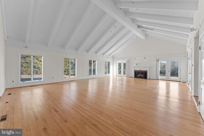 Building Photo - 901 Walker Rd