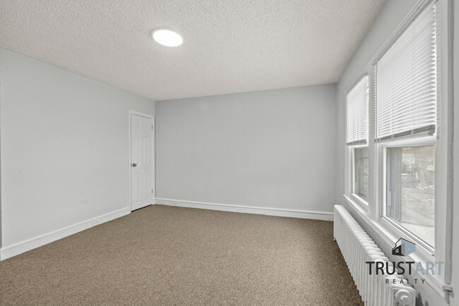 Building Photo - 3 bedroom house in West Oak Lane Philadelp...