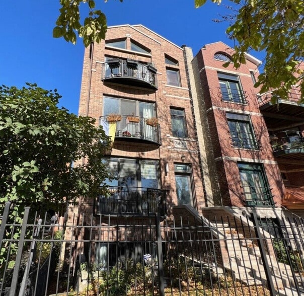 Primary Photo - 2430 W Iowa St