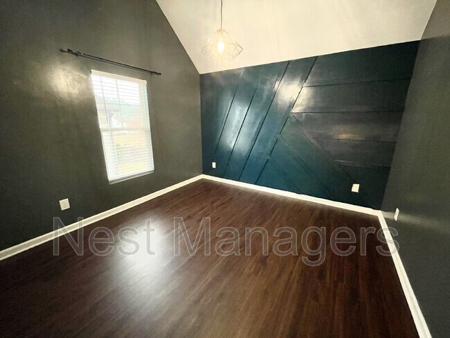 Building Photo - 311 Highgrove Dr
