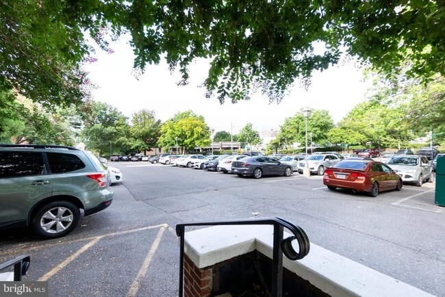 Building Photo - 26 S Old Glebe Rd