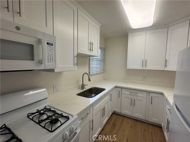 Building Photo - 1808 Oakwood Ave