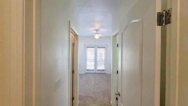 Building Photo - 5913 Altissimo St