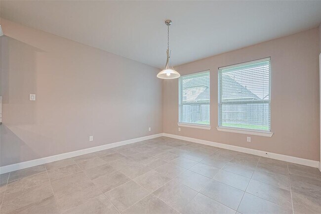 Building Photo - 5511 Highland Dr