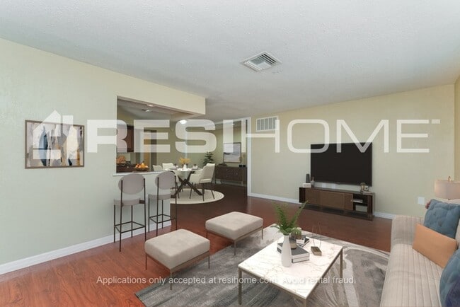 Building Photo - 7700 Farmlawn Dr