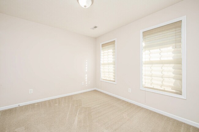 Building Photo - 355 Lockwood Dr