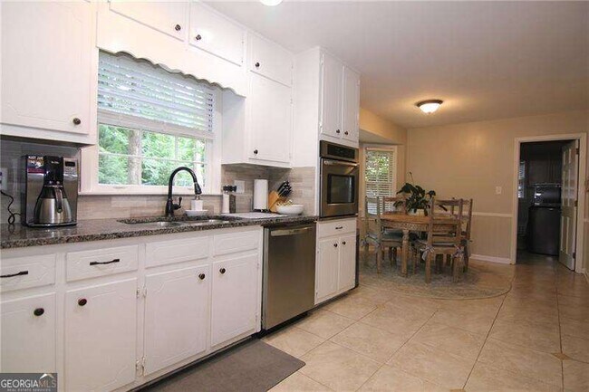 Building Photo - 3571 Sunderland Cir NE