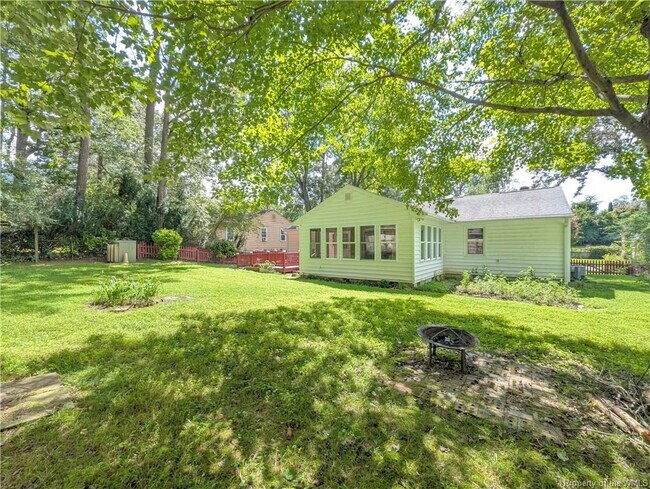 Building Photo - 111 King William Dr