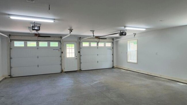 Building Photo - 815 Shady Bluff Trail