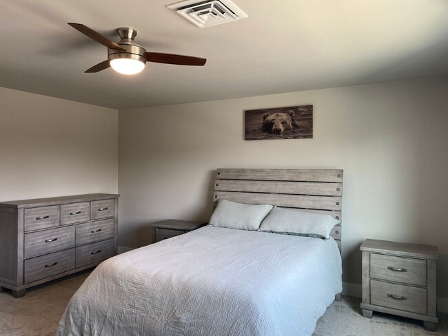 Building Photo - Gorgeous New 3 bedroom Furnished Whitefish Townhouse