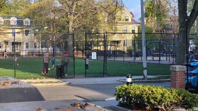 Building Photo - 135 Pleasant St