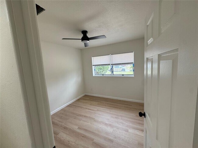 Building Photo - 1589 Viburnum Ln