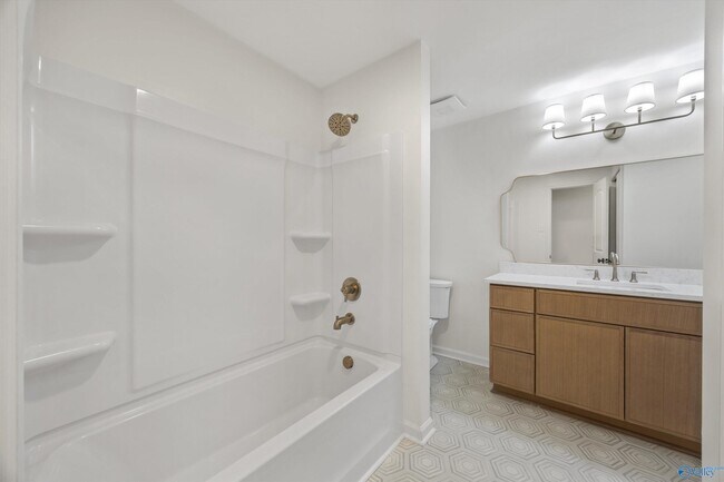 Building Photo - 8003 Brookfield Cir SE