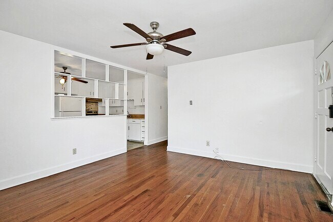 Building Photo - 4401 Ridgeley Dr