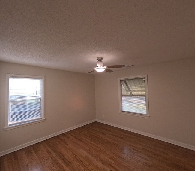 Building Photo - Cozy 2bed 1 bath