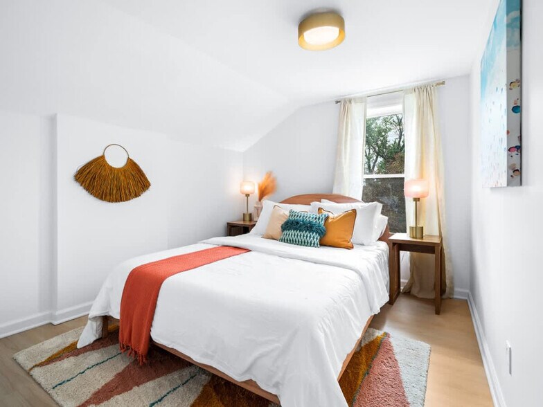 Building Photo - 1107 1st St