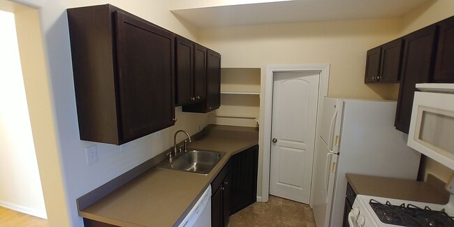 Building Photo - Great 2 bedroom near Hamline University!